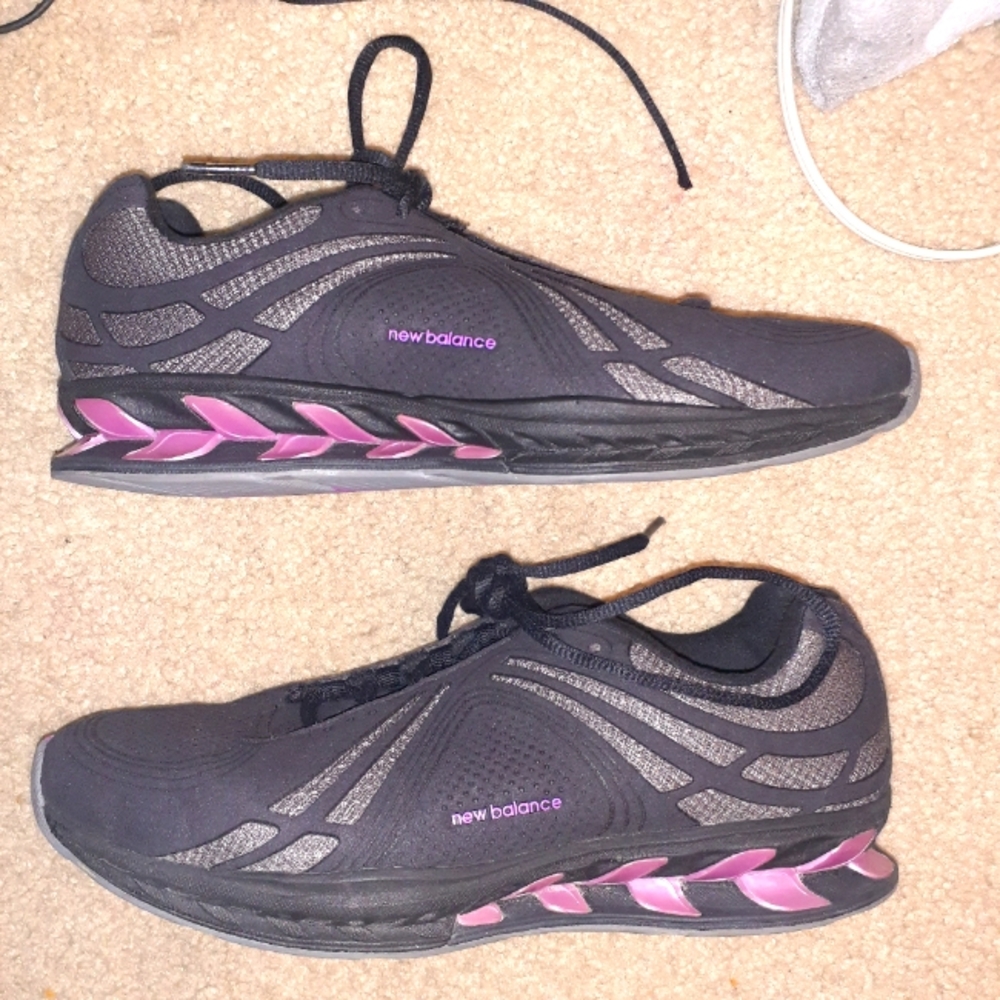 NB 1100 V1 Women's Sneakers sz. 8.5